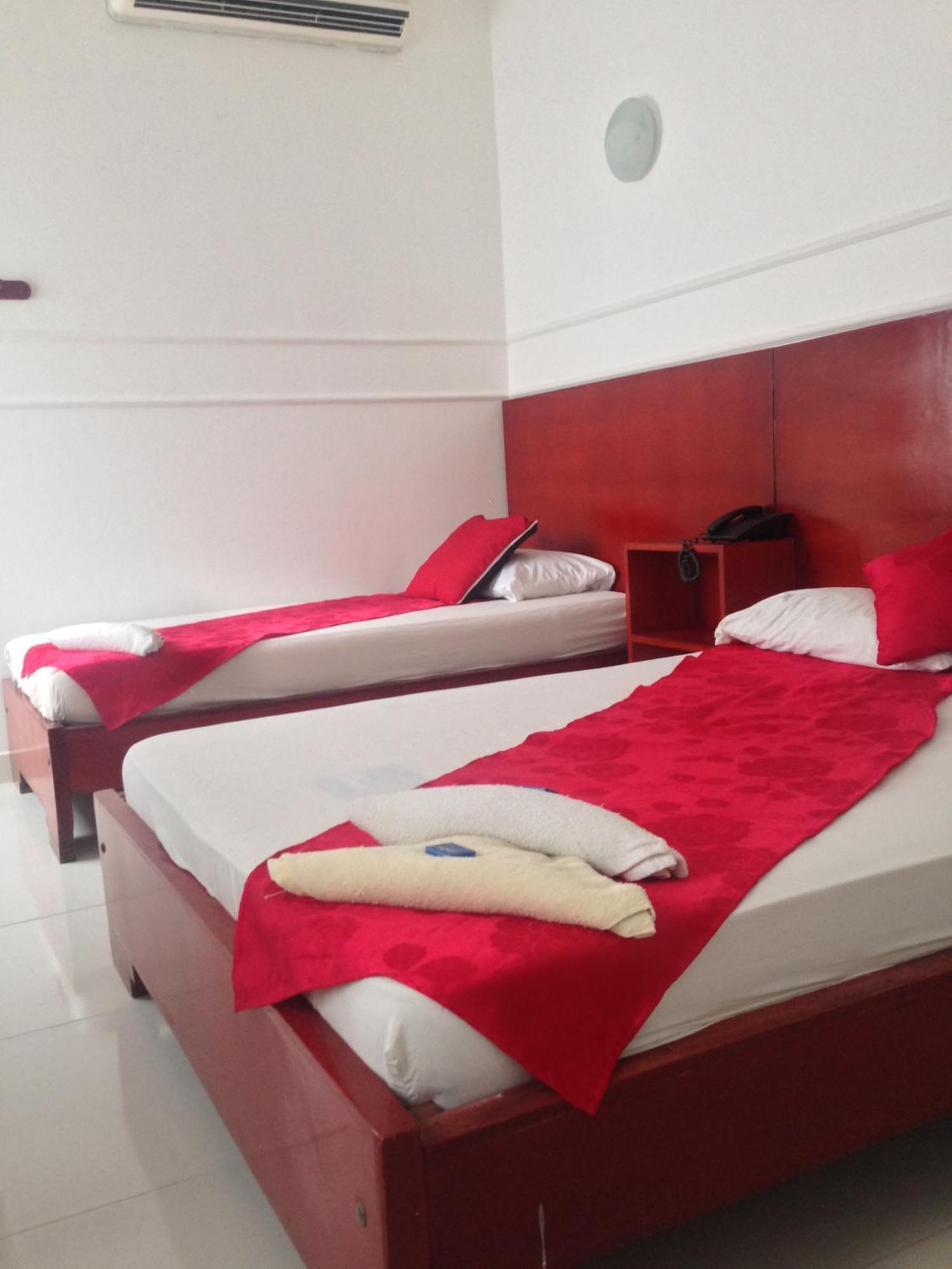 Hotel Center Plaza Plus กูกูตา ภายนอก รูปภาพ