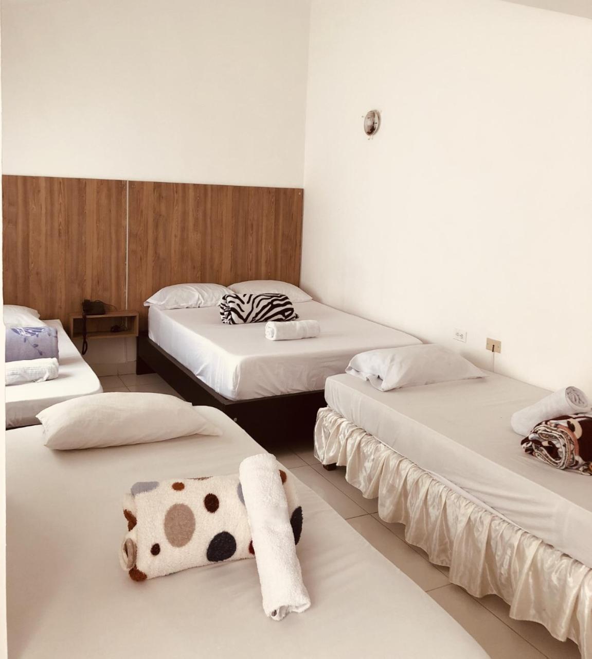 Hotel Center Plaza Plus กูกูตา ภายนอก รูปภาพ