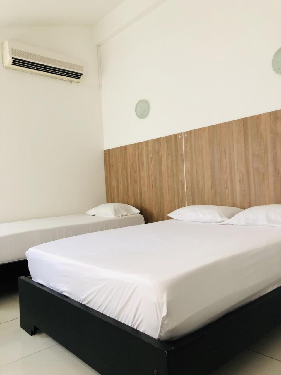 Hotel Center Plaza Plus กูกูตา ภายนอก รูปภาพ