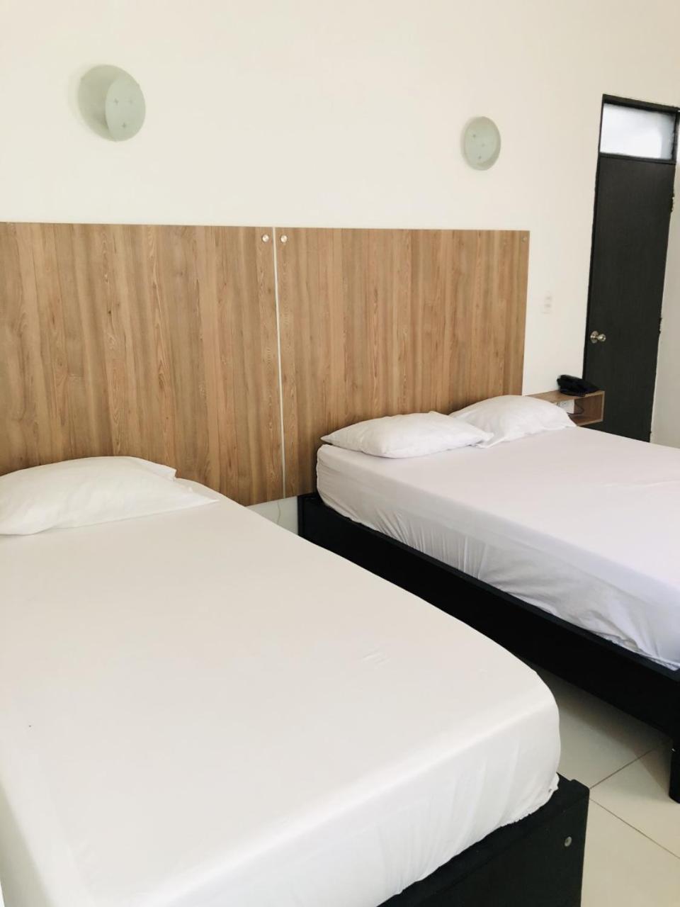 Hotel Center Plaza Plus กูกูตา ภายนอก รูปภาพ